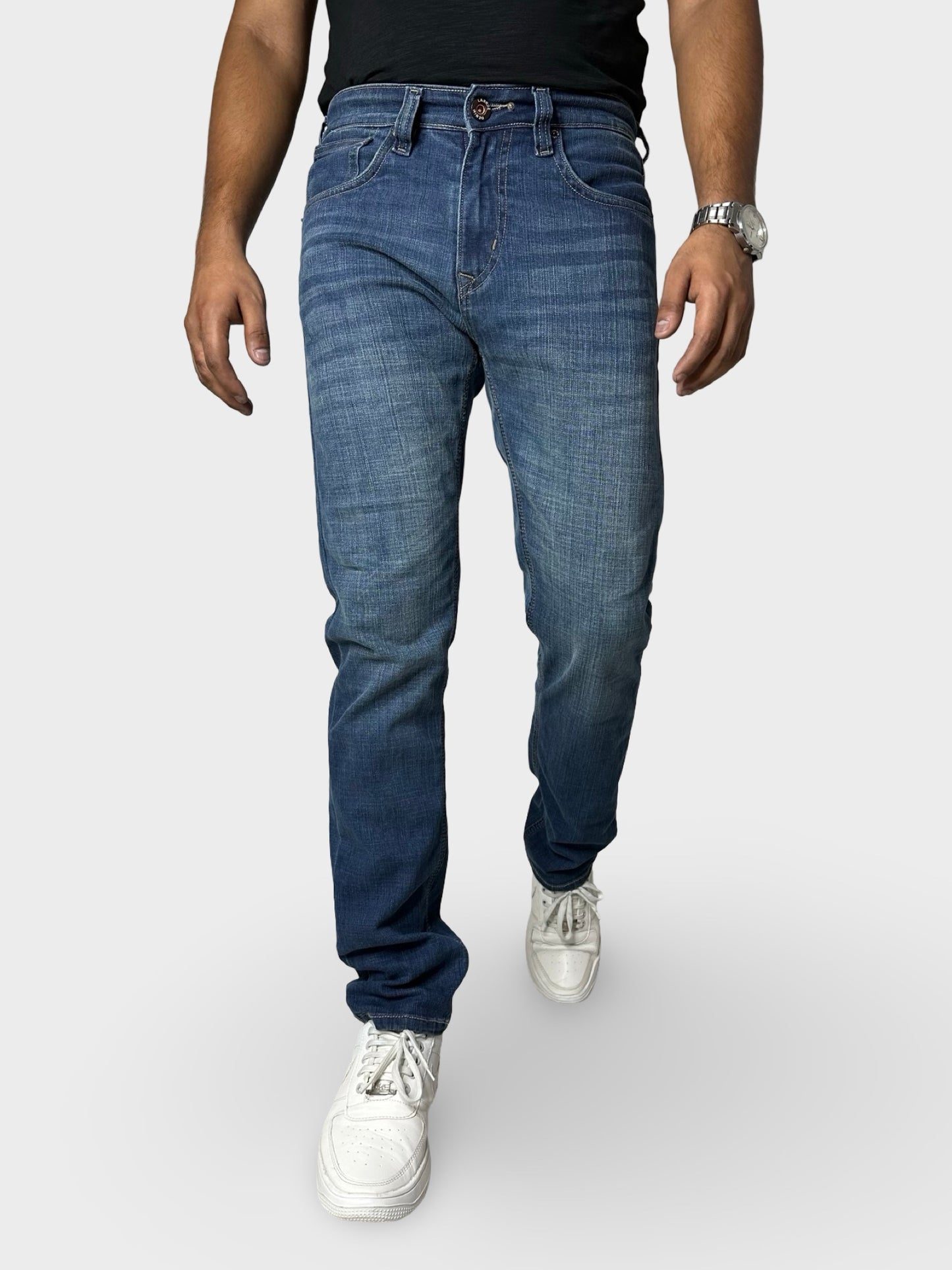 LIGHT BLUE COMFORT FIT DENIM JEANS