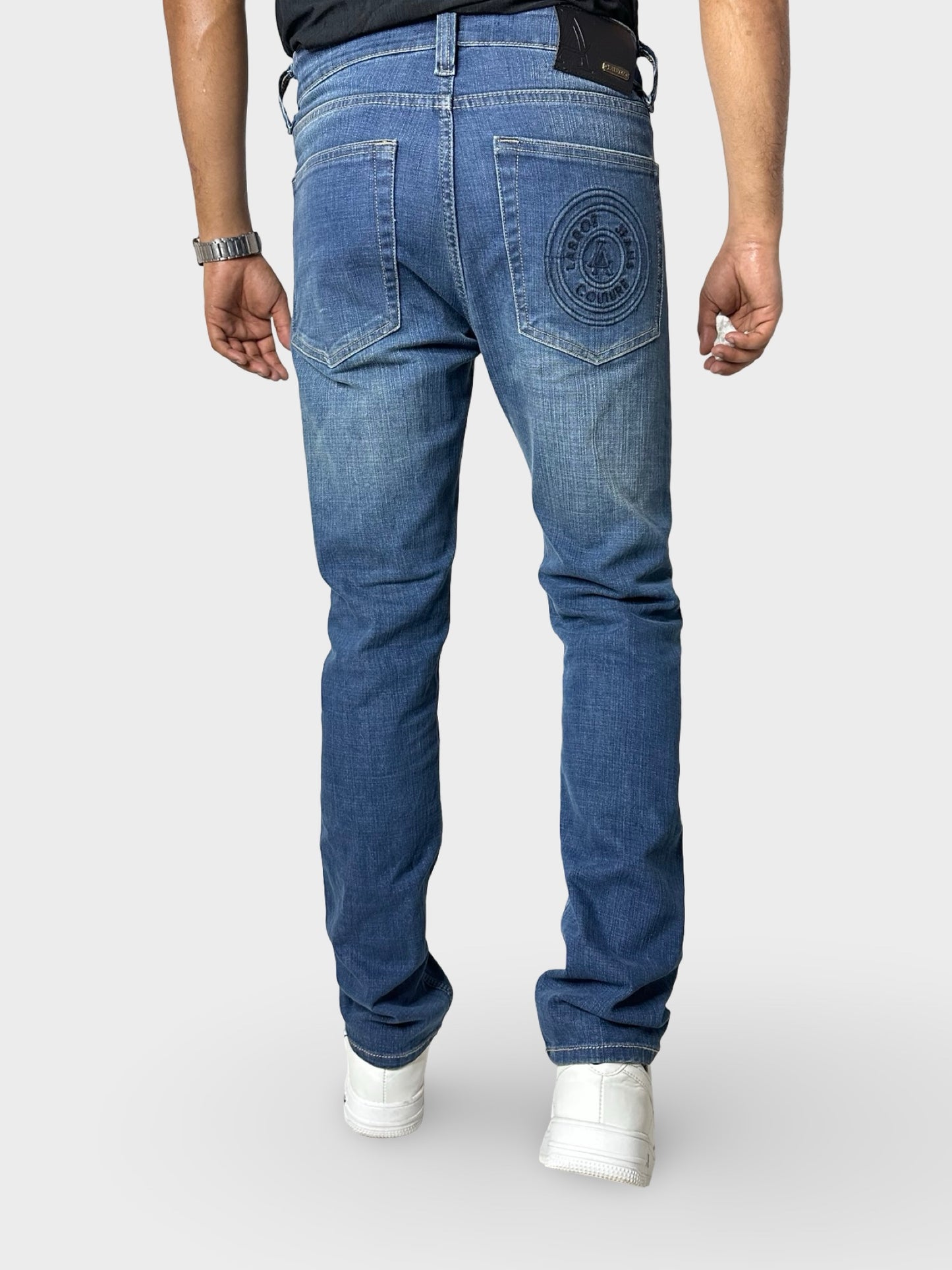 LIGHT BLUE COMFORT FIT DENIM JEANS