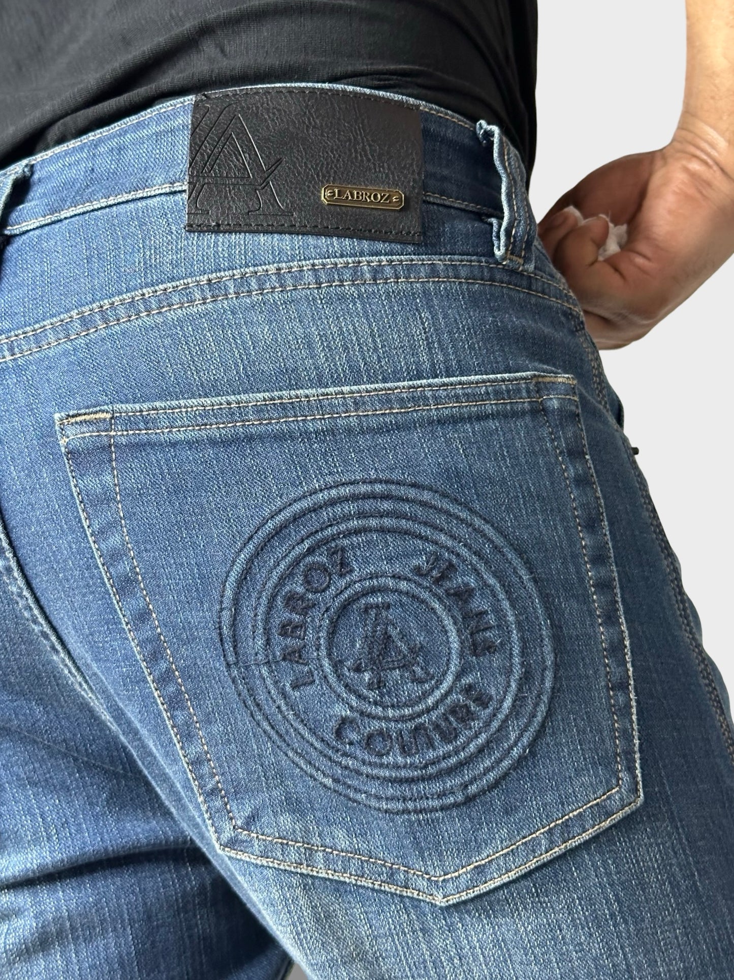 LIGHT BLUE COMFORT FIT DENIM JEANS