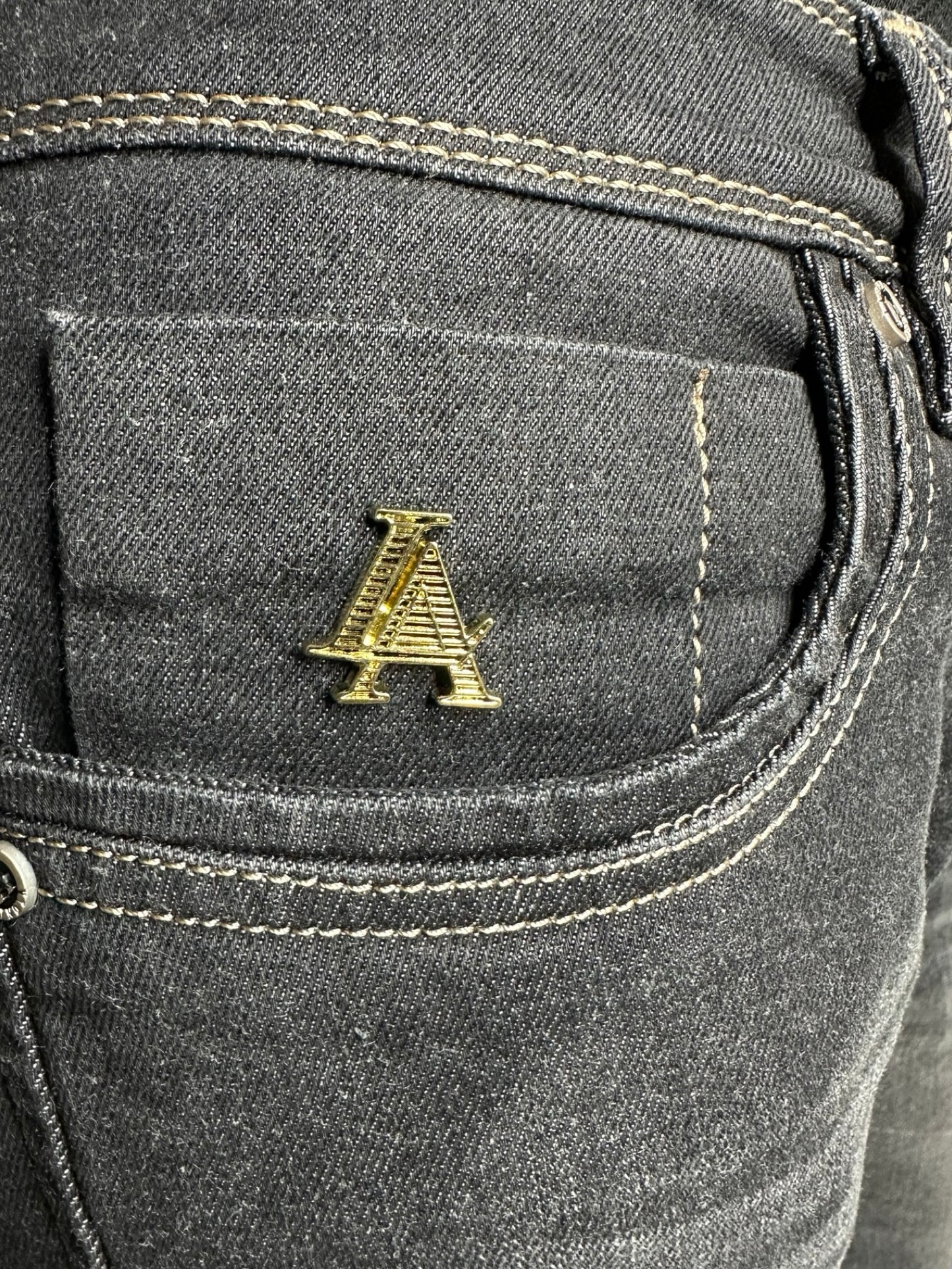 Men's Dark Black Comfort Fit Premium Finish Detailed Jeans