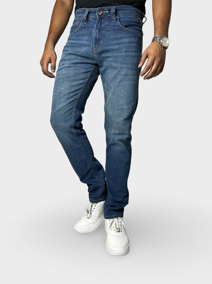 LIGHT BLUE COMFORT FIT DENIM JEANS
