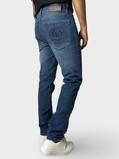 LIGHT BLUE COMFORT FIT DENIM JEANS